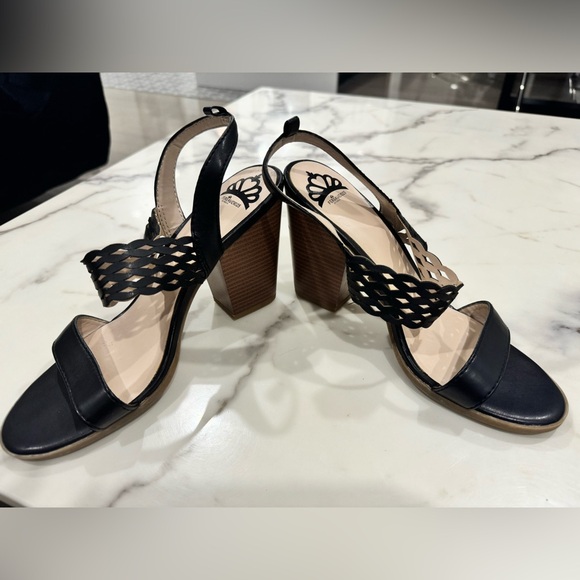 Women's Fergalicious by Fergie size 8 - Picture 3 of 4